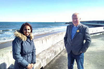 Munira Wilson MP and Malcolm Bond at Seaburn beach